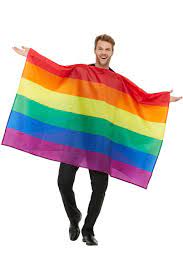 Nad magistrátem zavlála duhová vlajka. Kostym Vlajka Prague Pride