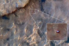 Some commenters speculate it's a composite of pictures taken by the mars hand lens imagers camera at the end of the rover's arm, much like the selfie released friday. Nasa S Curiosity Rover Stars In Rare Pic Taken By Spacecraft