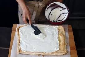 Recette Gateau Roule Meringe Aux Fruits Rouges En Video Recette Gateau Roule Recette Gateau Roule Recette Gateau