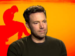 #настроение бен аффлек , #бен аффлек уставший , #бен аффлек курит на крыльце , #бен аффлек с сигаретой , #курящий на улице бен аффлек мем в синей кофте. 3 Tragichnye Roli Bena Affleka Kino Talk Filmy I Tv Yandeks Dzen