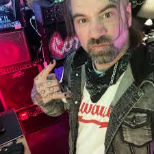 Why am I getting a scratch sound when I alternate pick