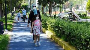 Karara göre 18 yaş altı ile ilgili yasak, ebeveynlerinin refakatinde olmaları şartıyla tümüyle kaldırıldı. 18 Yas Alti Sokaga Cikma Yasagi Kalkti Mi 18 Yas Alti Cocuklar Ve Gencler Nasil Sokaga Cikabilecek Son Dakika Haberleri