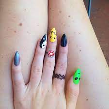 Insta Rave Nailz 90 S Neon Nails Smiley Stiletto Nails Alien Nails 90s Girl Holograhic Ying Yang Alien Nails Holographic Nails Pointy Nails