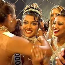 Priyanka chopra jonas hold the miss world 2000 crown when she was only 18. Priyanka Chopra In Miss World 2000 Pageant Gallery
