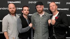 Coldplay isn't just one of the most popular bands in the … Gemeinsamer Song Von Coldplay Und Bts Erobert Youtube Promiflash De