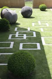 Garden Design By Michael Mccoy Love The Contrasting Shapes And Balance Tropical Garden Design Contemporary Garden Design Landscape Design