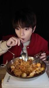 takjil seblak level 10?!🔥 , ., ga masalah!! kalo kepedesan tinggal minum  @olatte.indonesia yang segernya kebangetan 😭 , harus banget cobain yang  varian peach!🍑 udh favorit dari dulu!!, ...