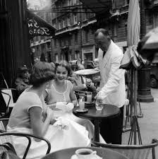 Black And White Throwback Twin Sisters Chatting At Cafe Paris 1955 Vintageeveryday Vintage Retro Nostalgia Me Paris Cafe Black And White Photographs Black And White Photography