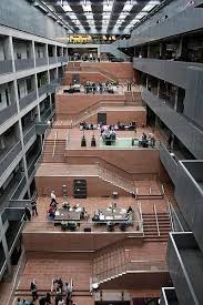Bbc Atrium A Tiered Sequence Of Platforms And Terraces Created Over The Central Studios Appear As A Gra Stairs Architecture Space Architecture Architecture