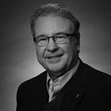 Dennis Hetzel's Instagram, Twitter & Facebook