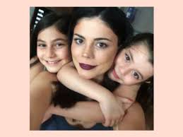 This Mom + MUA Makes Her Nightly Beauty Ritual A Time To Bond With Her  Daughters: Meet Tamara Janeli