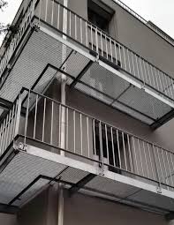 Balkonturm Eckbalkon Staketengelaender Gitterrost 05 Balkon Architektur Architektur Haus