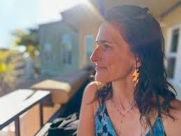 Ramona Warren's Instagram, Twitter & Facebook