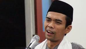 Abdul somad batubara, lc., d.e.s.a., ph.d., datuk seri ulama setia negara atau lebih dikenal dengan ustaz abdul somad (bahasa arab: Ceramah Ustadz Abdul Somad Menangis Coretan