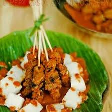 Sate Padang Is A Sate That Has Curry Base Sauce It Consists Similarity To Minangese Rendang Spices Turmeric Leaves And Other Spi Indonesian Food Recipes Food