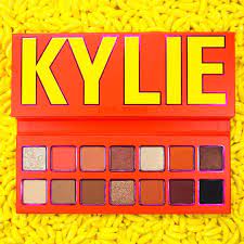 La la anthony says kylie jenner has motherhood 'down pat' style // may 11, 2018 anthony anderson and la la anthony return to host vh1's dear mama: Kylie Jenner Turns Up The Heat For The Kylie Cosmetics Summer 2018 Collection Kylie Cosmetics Kylie Makeup Kylie Cosmetics Eyeshadow
