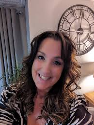 can someone teach me how to stop being a fast replier, i look desperate.🤣 