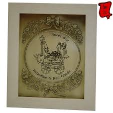 Cadres vintage suspendus transformés en coin photobooth. Cadre Grave Pour Mariage Et Anniversaire De Mariage Etain Des Vieux Moulins Sarl