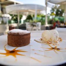 New The 10 Best Food With Pictures Un Bon Fondant Au Chocolat Grand Cru Avec Une Bonne Glace A La Vanille Cela Vous Tente Food Desserts Mini Cheesecake