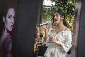 Meminta maaf jika berbuat salah. Benarkah Perempuan Dilarang Bernyanyi