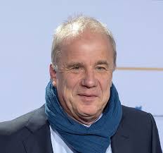 Hubertus Meyer-Burckhardt: "Je älter ich werde, desto mehr tröstet mich so  was wie Glaube"