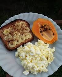 Cafe Da Manha Basico E Saudavel Bom Dia Cafe Da Manha Pos Treino Pao De Graos Pasta De Amendoim Banana Canela Mamao Ovos Mexidos Com Que Healthy Breakfast Snacks Workout Food Healty Food