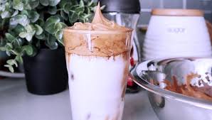 Membuat dalgona coffee biar praktis menggunakan mixer. Cara Mudah Membuat Minuman Viral Dalgona Coffee Times Indonesia