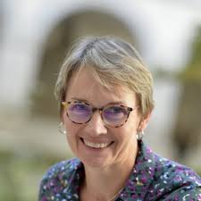 C'est avec beaucoup de fierté et d'émotion que je vous annonce l'obtention  de mon diplôme d'Expertise Comptable et de Commissariat aux comptes !!!!!🌞 