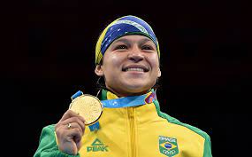 O time nacional conta com beatriz ferreira, atual campeã mundial na categoria até 60kg, além de abner. Baiana Beatriz Ferreira Conquista O Ouro No Boxe No Pan De Lima Jornal Correio