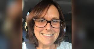 Elizabeth Knapp's Instagram, Twitter & Facebook