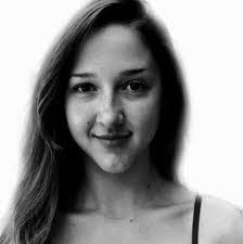 Heidi Pitzer's Instagram, Twitter & Facebook