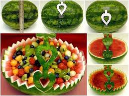 .buah naga, buah pisang, buah strawberi, buah mangga, buah alpukat, buah apel,buah jambu biji. Karya Ku Paridah Ishak Gubahan Makanan Dan Ukiran Buah Buahan