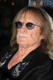 Christophe enterré en secret : son fils biologique pousse un coup de gueule  quelques heures après la cérémonie