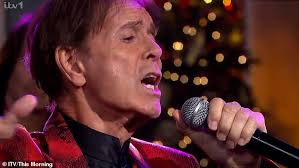 Cliff Richard's disappointed fans accuse him of MIMING during festive  performance