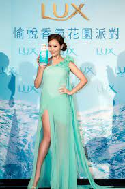 香噴噴！LUX麗仕夏日女神關穎不愛吹冷氣只要洗香香|香氛美體-VOGUE時尚網| Vogue Taiwan