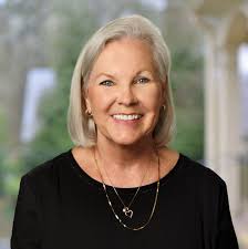 Why lamps are placed in the middle of tables?