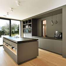 the art of living online on instagram tijdloze luxe deze taupekleurige keuken is ingenieus in de lengte gepositioneerd om het ru new kitchen home kitchen