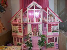 I Had This In The Late 80 S Barbie S Malibu Dream House Barbie Dream House Barbie Dream Barbie Doll House