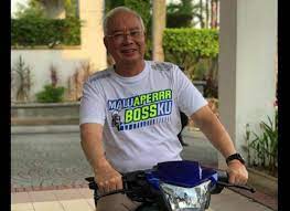 Lim kit siang, oğlu lim guan eng ile birlikte ilk olarak kasım 2008'de çin'deki atalarının evini ziyaret etti (chinapress'te bildirildi). Pukulan Mati Lim Kit Siang Patut Cermin Diri Sarawakvoice Com