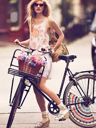 Free People Fp New Romantics Sunshine Day Dropwaist Not The Best Footwear To Ride A Bike But I Lik Madchen Auf Fahrradern Madchen Auf Motorrad Fahrradmode