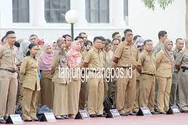 Jul 01, 2021 · kita sepakat mulai tanggal 23 juni kemarin, sebelum itu sudah rapat dengan wakil bupati, dan kepala bpkad bahwa mereka memutuskan oke. Ptt Dan Phl Tak Ada Gaji 13 Tanjungpinang Pos