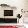 Keindahan ruang tamu bisa didapatkan dari paduan desain furnitur, hiasan dan perabot lain yang menyatu. 3