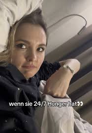 😂 #chicken #banana #hunger #mädels