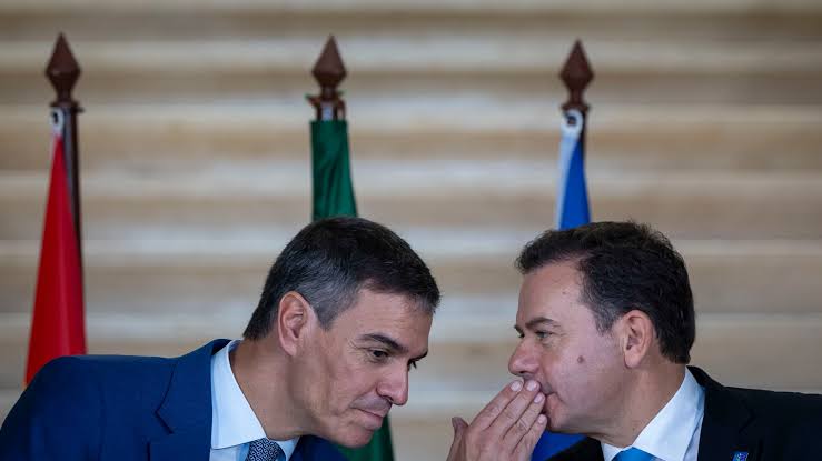 l Presidente del Gobierno y once ministros españoles han participado en la  XXXV Cumbre Hispano-Portuguesa