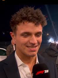 Arriving in style, and with the legend Jackie Stewart 😎 🧡😎🧡😎🧡😎