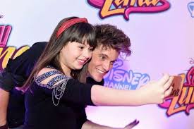 Nacidos en abril 26 #2. Beatriz Jordao E Lionel Ferro New Disney Channel Shows Spanish Tv Shows Disney Channel Shows