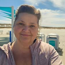 How does Sanibel shelling compare to Navarre beach combing?