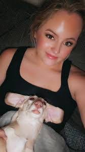 Erin Simons's Instagram, Twitter & Facebook