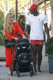 Mais, encouragé par sa femme maria salaue pogba, le jeune homme de 26 ans a finalement décidé de poster une photo de son fils. Facebook