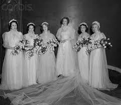 Jeanette Macdonald And Her Wedding Attendants On Her Marriage To Gene Raymond On June 19 1937 From Celebrity Wedding Dresses Vintage Bridesmaid Dresses Bride